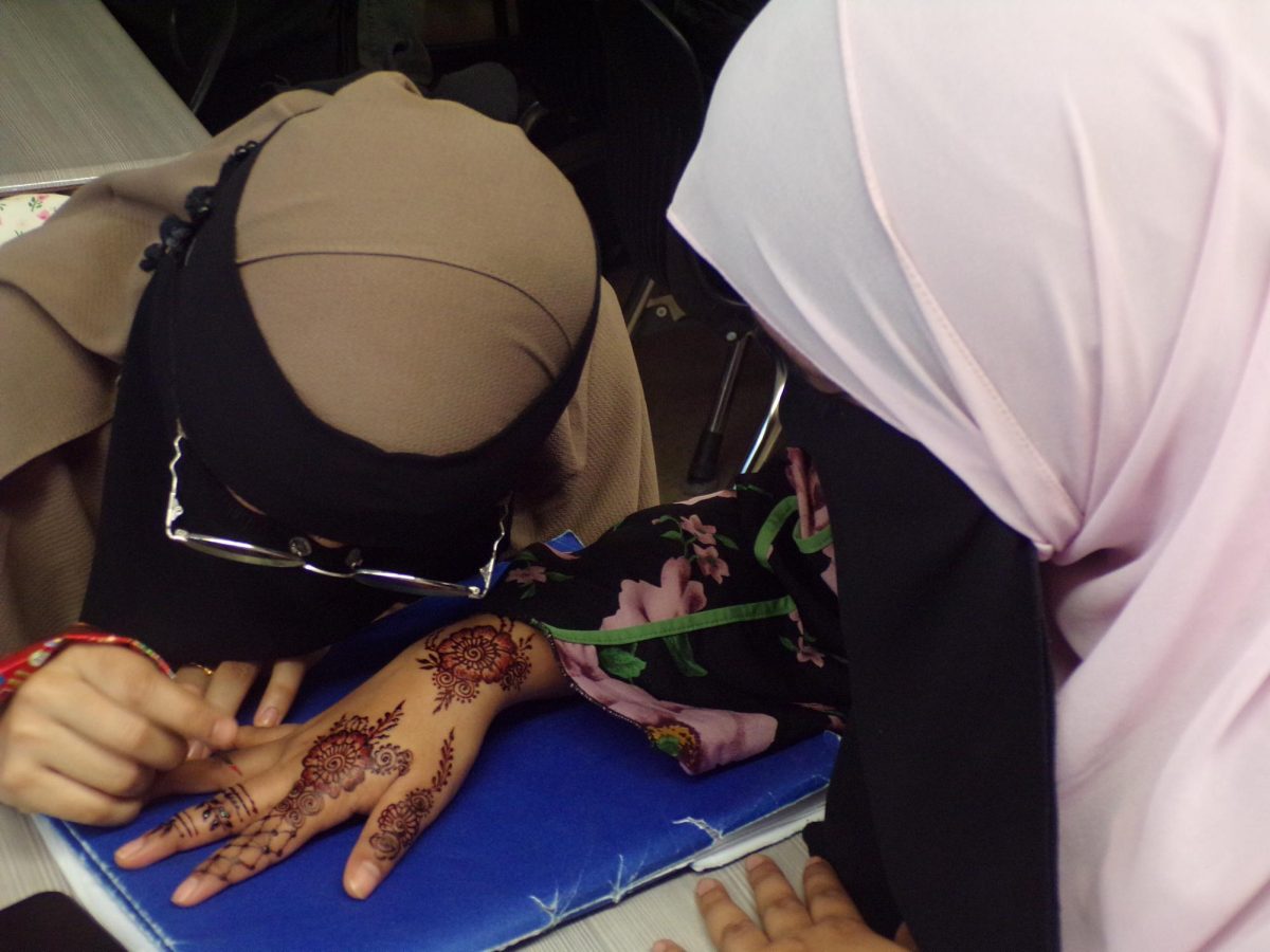 In a beautiful display of heritage and precision, Arafah Begum Yusof applies intricate henna designs to the hand of Dilara Begum. More than just an adornment, the art of henna serves as a powerful link to cultural identity and shared history within our school community.